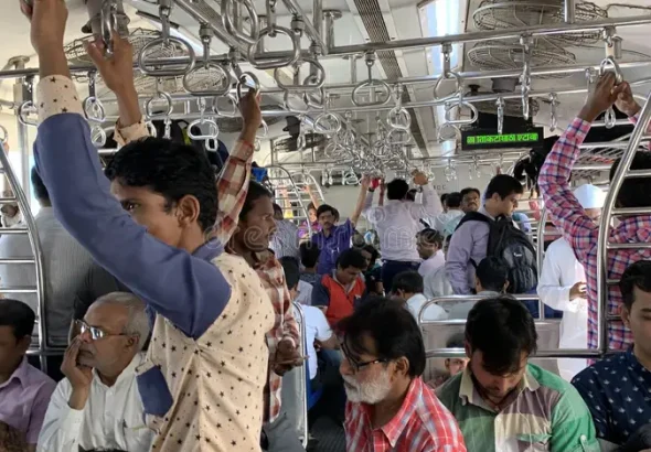 mumbai-train-transportation-lifeline-local-transport-commuters-travelling-platform-india-143341216