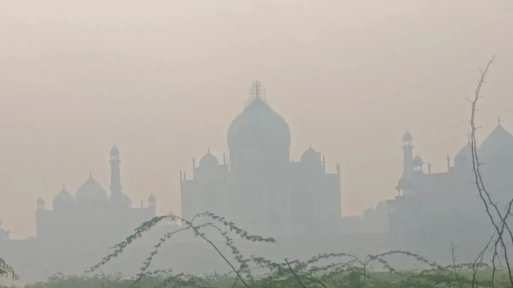 taj-mahal-in-smog-1761098502011